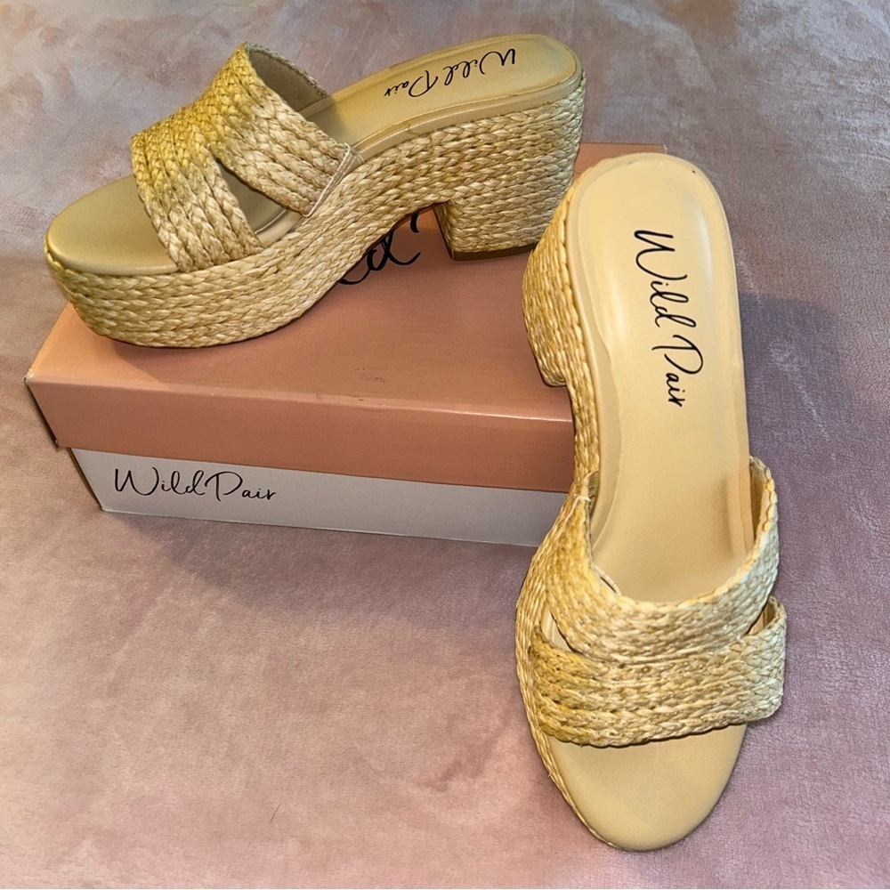 Wild Pair Niftyy woven espadrille beige heeled wedge size 8.5 open toe